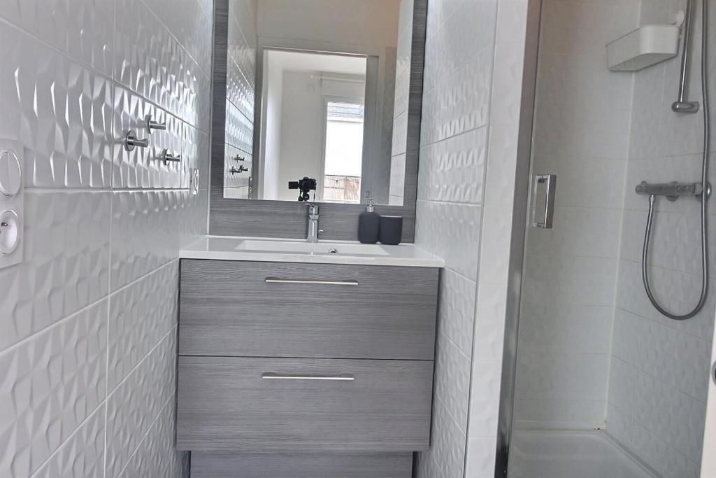 Le Toit Du Montvalerien Suresnes Apartment ภายนอก รูปภาพ